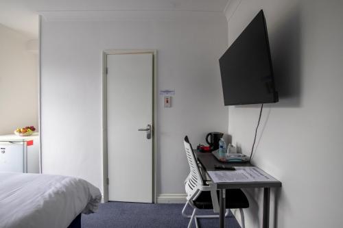 airport lodge
