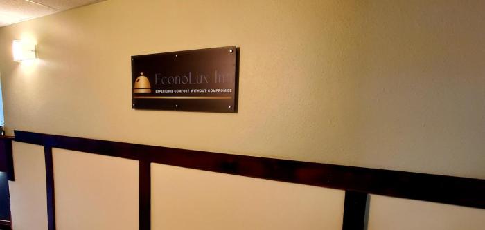 econolux inn