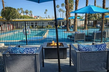 Mod Palm Desert,,2 star