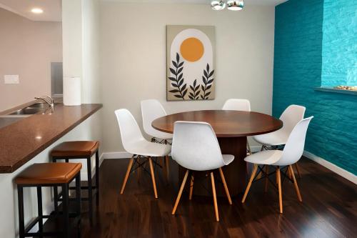 mod palm desert