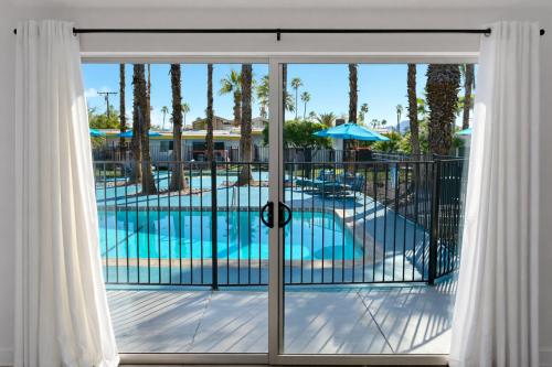 mod palm desert