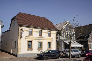 hotel am hafen leverkusen