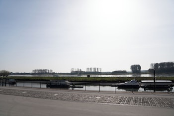 Hotel Am Hafen Leverkusen,,3 star