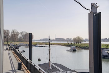hotel am hafen leverkusen