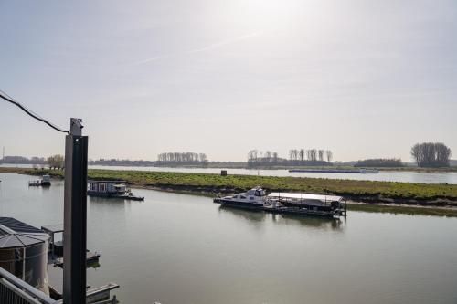 hotel am hafen leverkusen