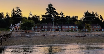 the oceanside a coast hotel