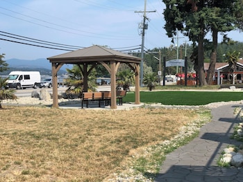 the oceanside a coast hotel