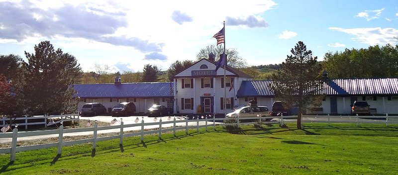 Colonial Valley Motel