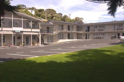 newlands court motel