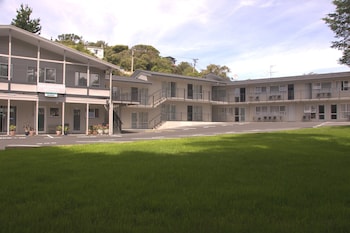 newlands court motel
