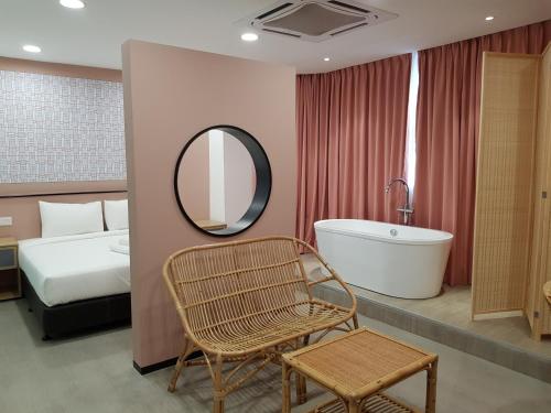 bloommaze boutique hotel klang