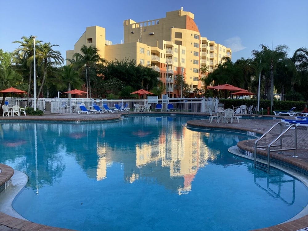 Vacation Village At Bonaventure,16461 Racquet Club Rd,4 star