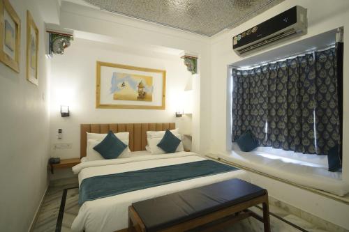 hotel udai niwas