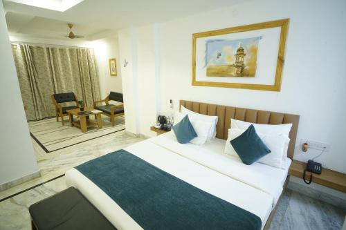 Hotel Udai Niwas,,3 star