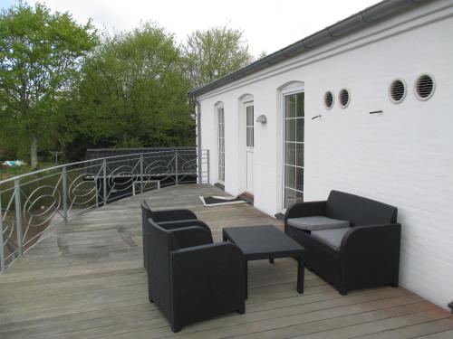 white house hotel apartments