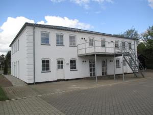 white house hotel apartments