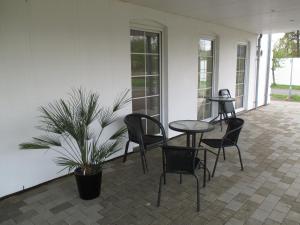 white house hotel apartments