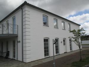 white house hotel apartments