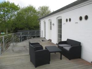 white house hotel apartments