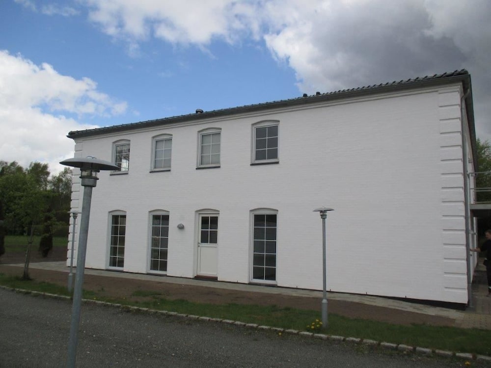 white house hotel apartments