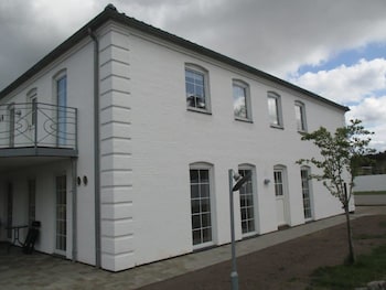 white house hotel apartments