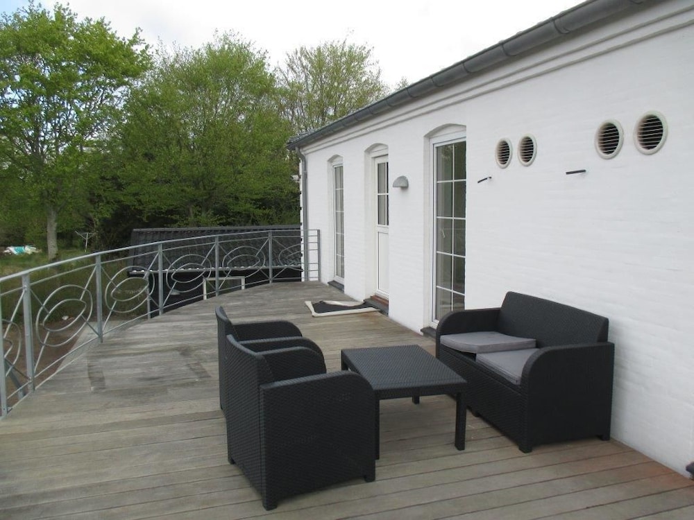 white house hotel apartments