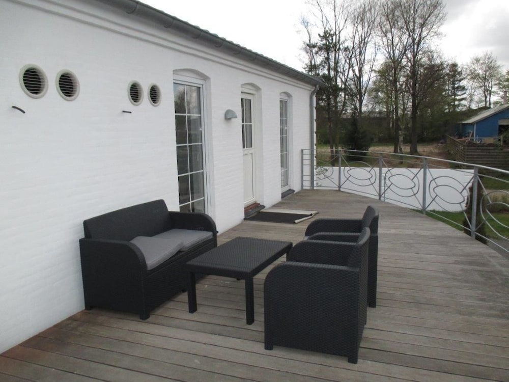 white house hotel apartments