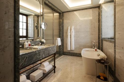 corinthia rome