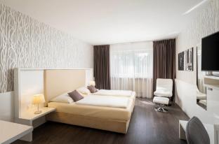 qu hotel trademark collection by wyndham