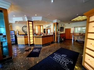 qu hotel trademark collection by wyndham