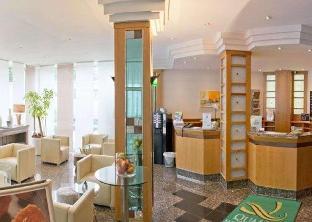 qu hotel trademark collection by wyndham