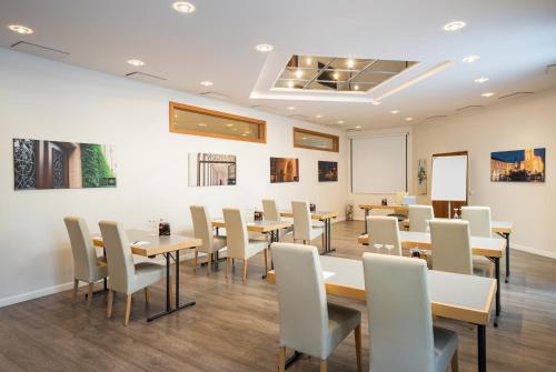 qu hotel trademark collection by wyndham