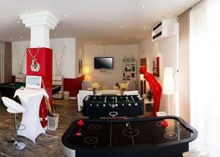 qu hotel trademark collection by wyndham