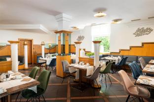 qu hotel trademark collection by wyndham