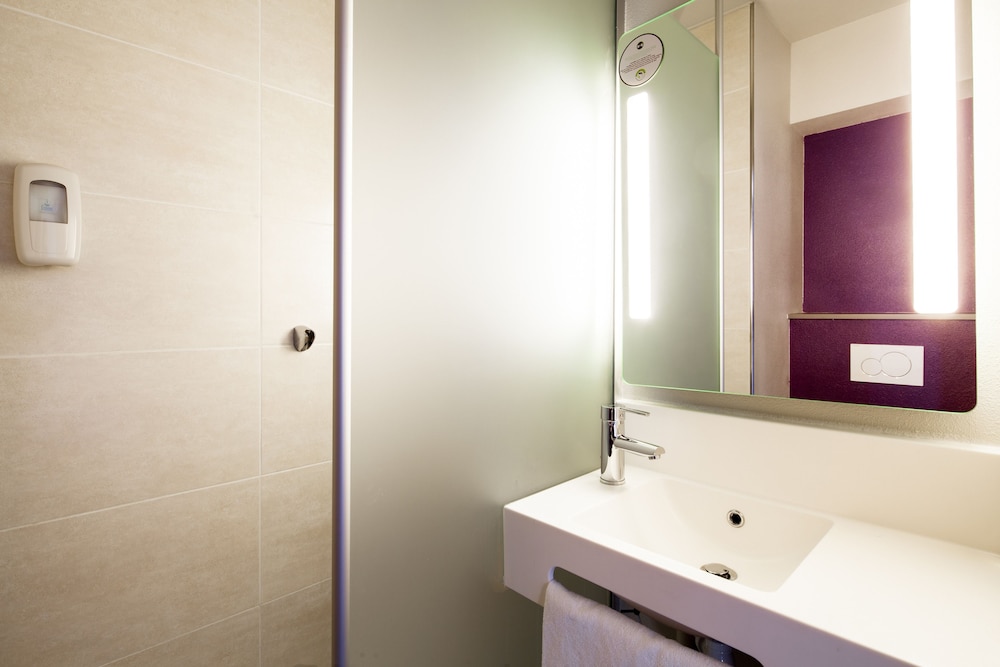 bandb hotel paris romainville noisy le sec