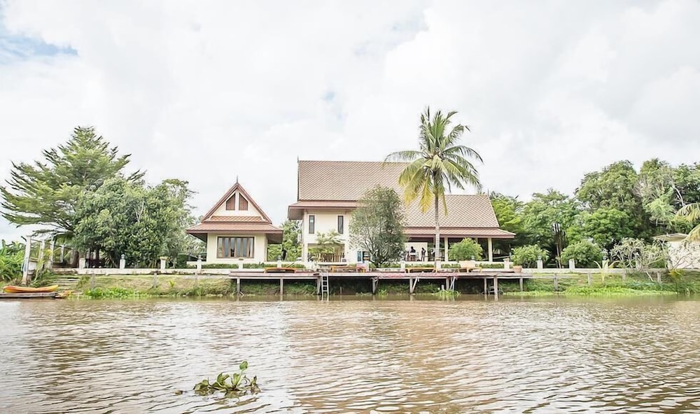 tharnrarin villa suphan buri