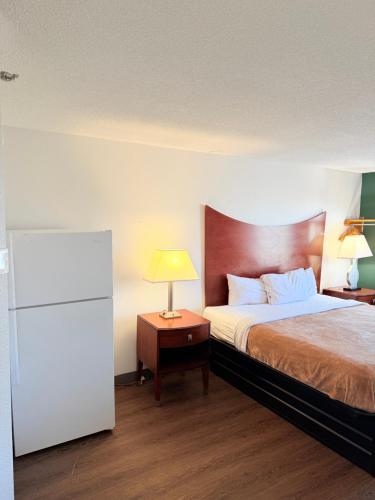 Three Rivers Motel,,2 star