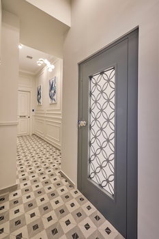 Ermou 99 Intelligent Private Suites,,0 star