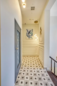 ermou 99 intelligent private suites