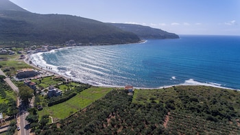lithos by the sea