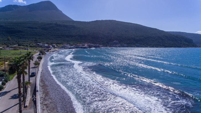 lithos by the sea