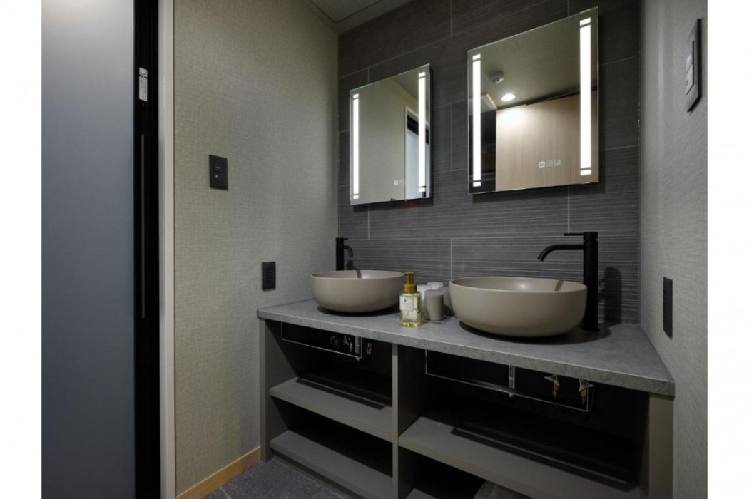 premium apart monday kyoto gojo