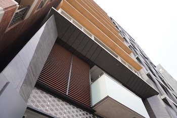 premium apart monday kyoto gojo