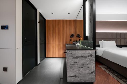 intercity hotel hangzhou west lake wulin plaza