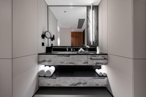 intercity hotel hangzhou west lake wulin plaza