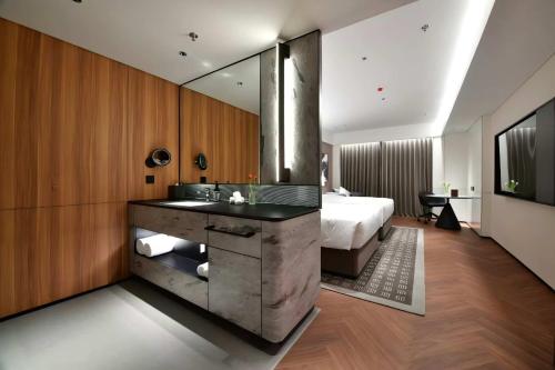 intercity hotel hangzhou west lake wulin plaza