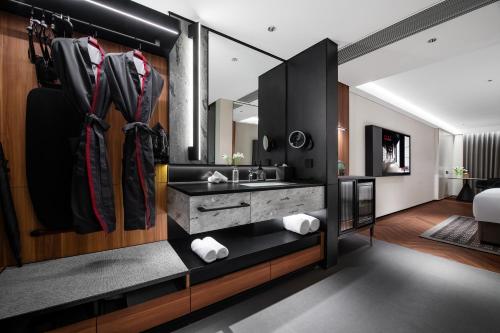 intercity hotel hangzhou west lake wulin plaza