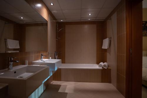 al liwan residence