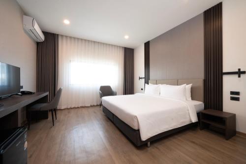surestay plus by bw ramkhamhaeng airport rail link bangkok