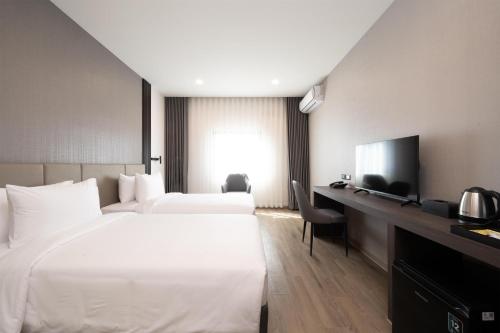 surestay plus by bw ramkhamhaeng airport rail link bangkok
